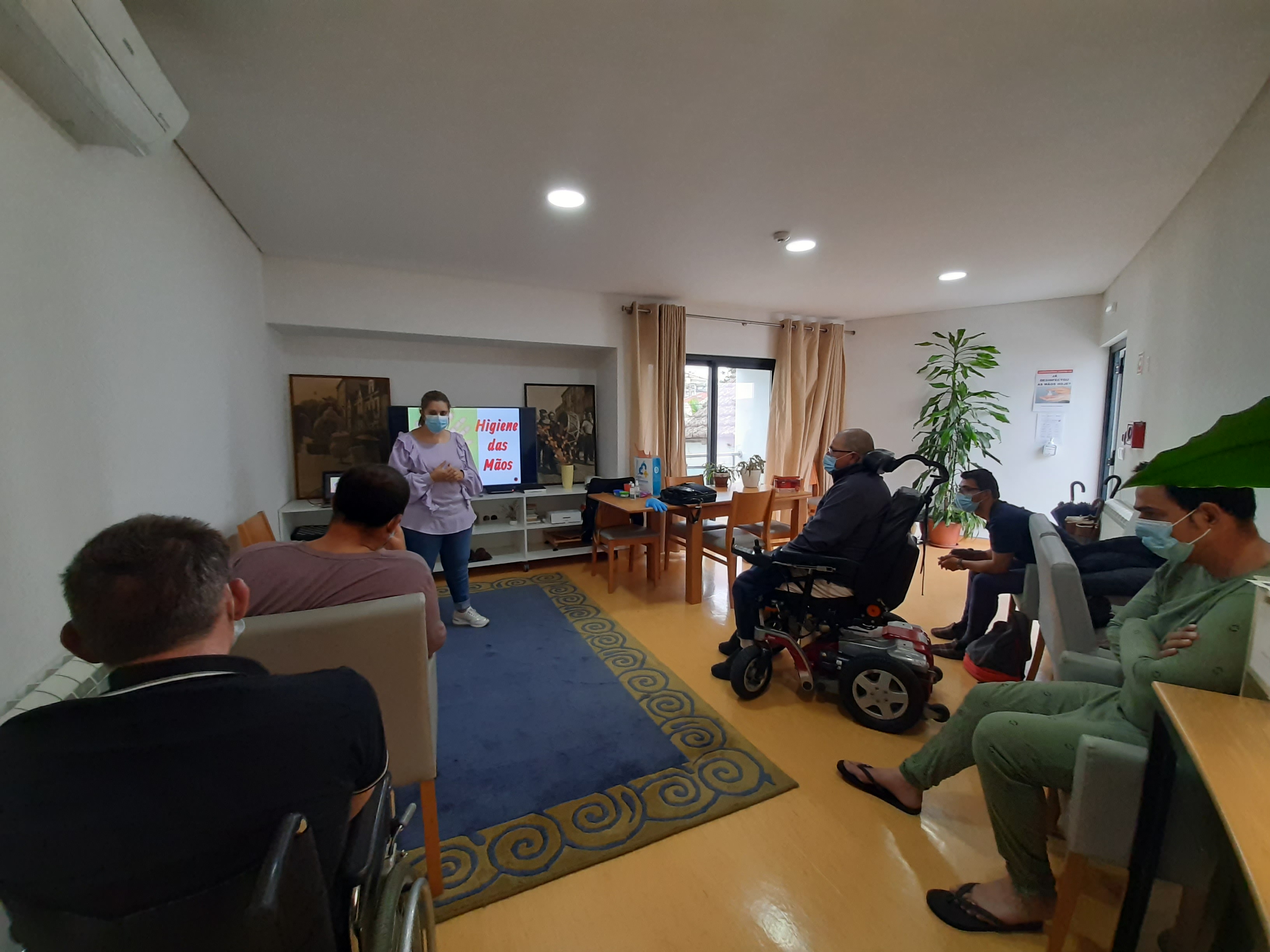 Ação de sensibilização sobre a higiene das mãos, realizada na Residência Autónoma